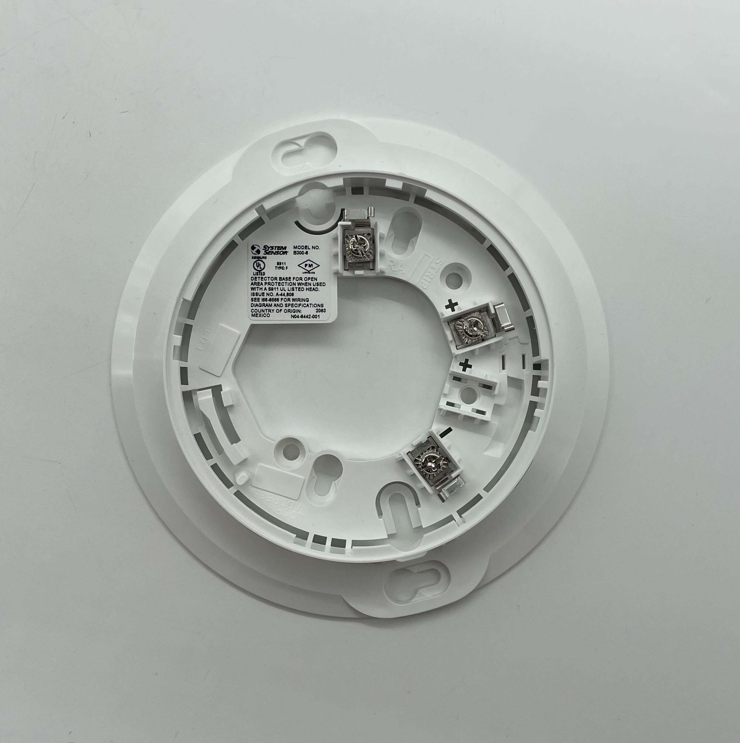 Firelite SD365 Series intelligent plug-in smoke detectors with enhanced optical sensing chamber and stable communication two-wire SLC loop connection Click here
